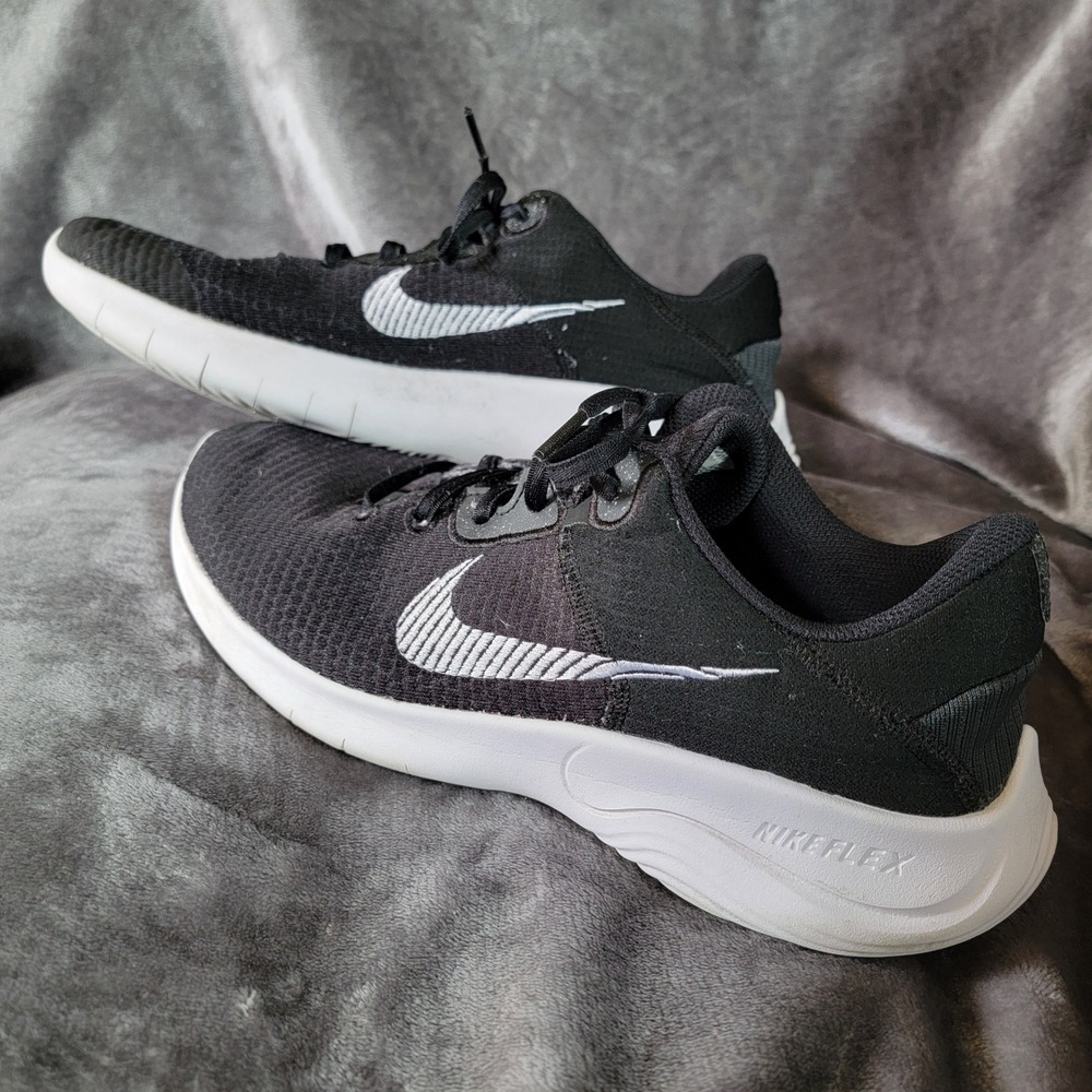 Nike Flex Experience Run 11 Womens Size 10 Black White Excellent DH8254-001